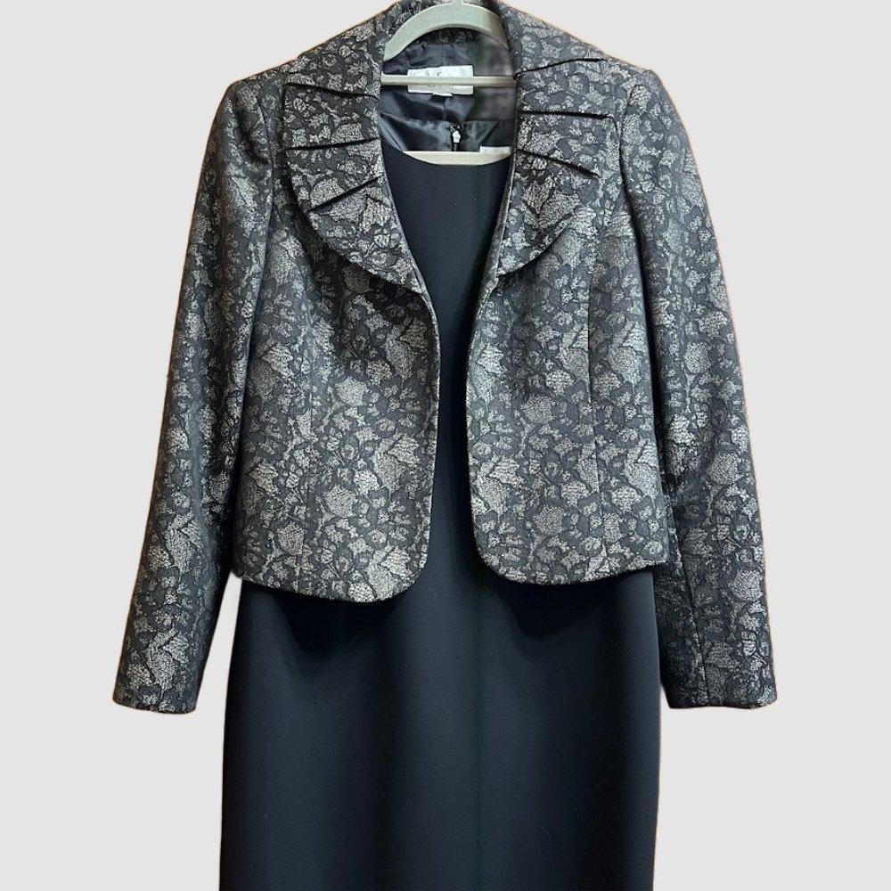 LBD Suit by Le Suit Size 4